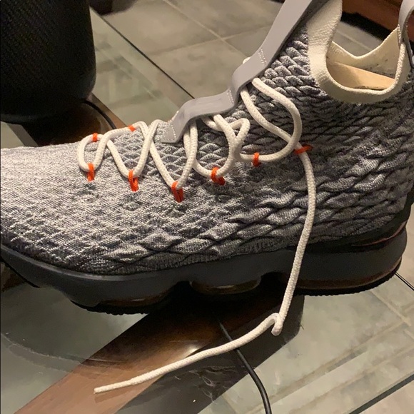 Men’s size 6.5 labron - Picture 3 of 5